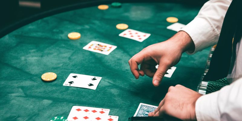 Poker là tựa game khá độc đáo và hấp dẫn